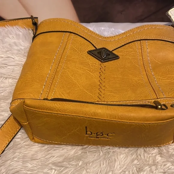 🆕B.O.C charging handbag, this bag is a must have. Priced to sell fast - Picture 5 of 9